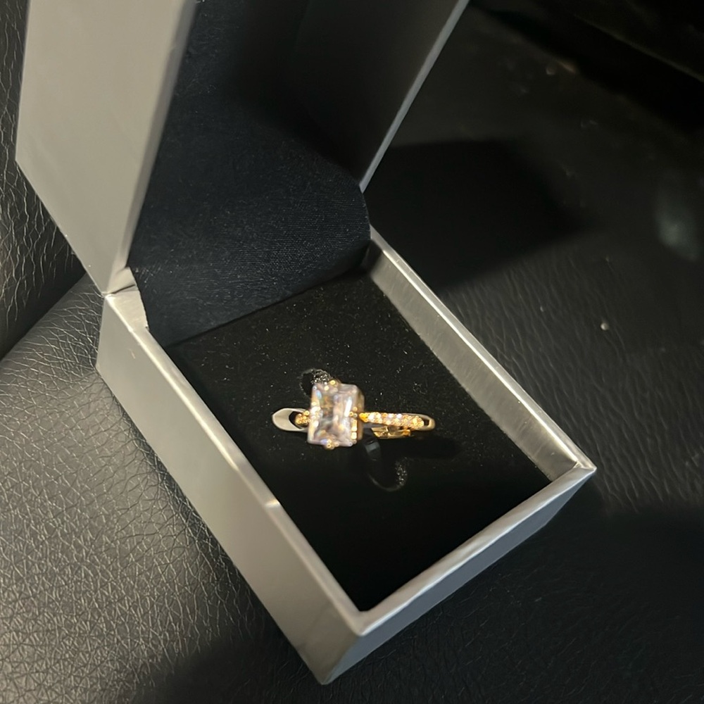 Size 7 gold plated CZ ring - Picture 3 of 6